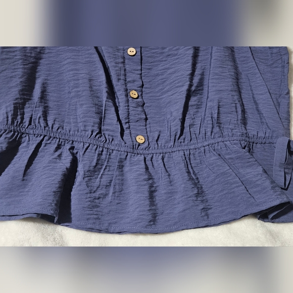 NWT Juniors Size Large Denim Color Short Sleeve Top - Picture 2 of 10